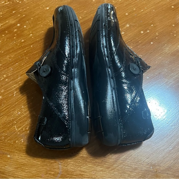 Clarks Unstructured Black Patent Leather Slip On Comfort Shoes Size 7 Minimalist - Picture 6 of 8